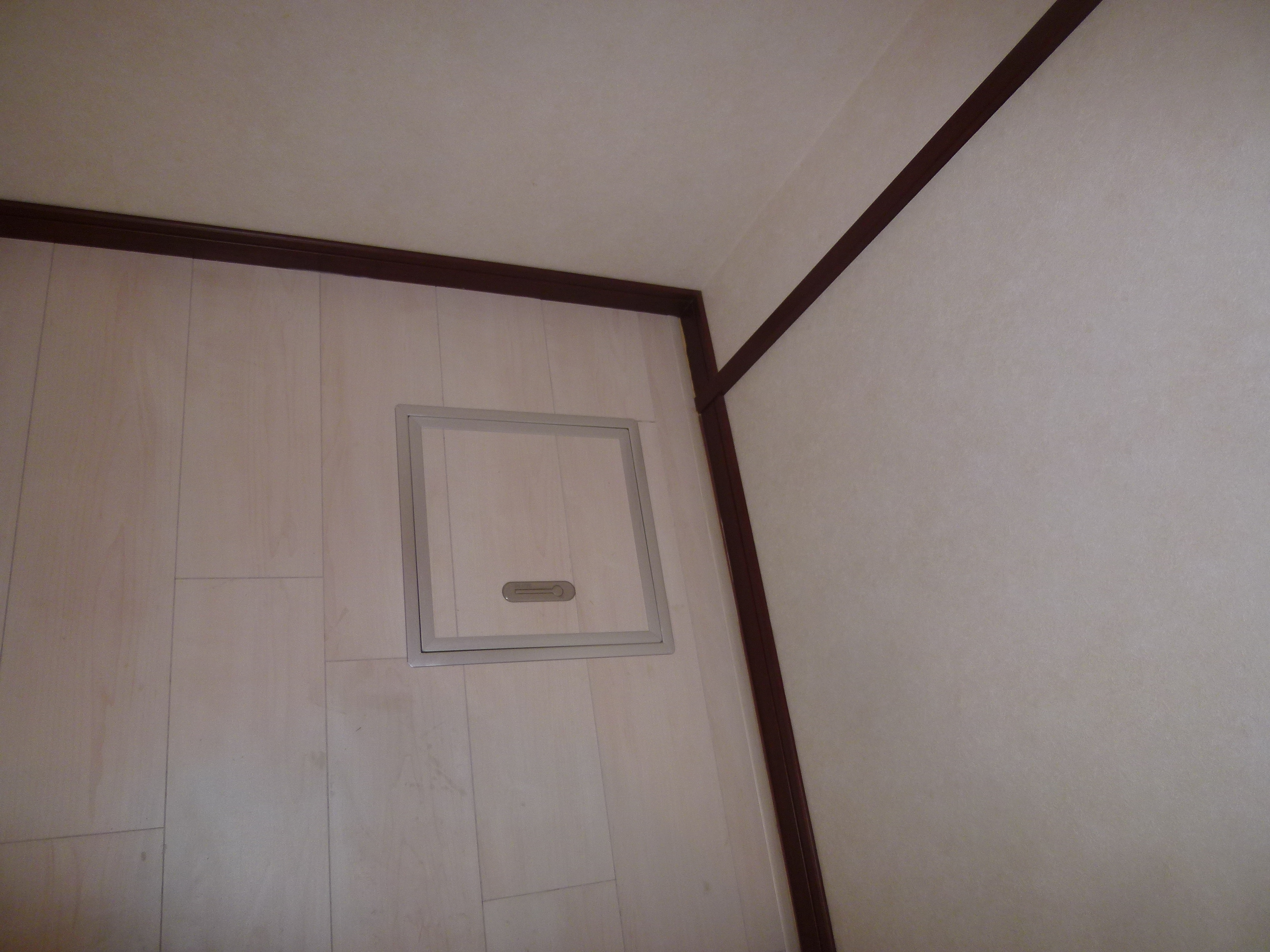 洗面点検口施工後