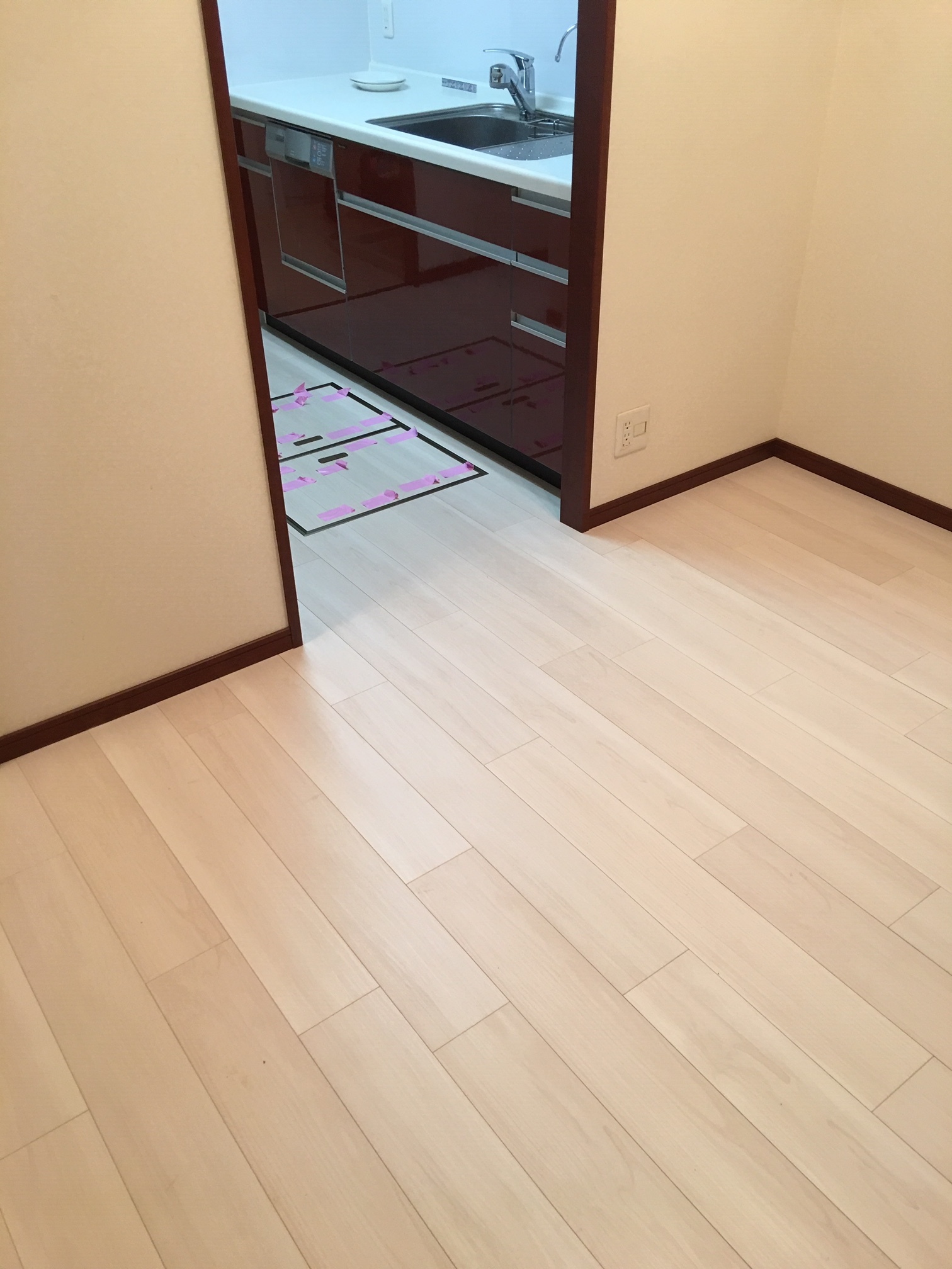 ダイニングからキッチン施工後