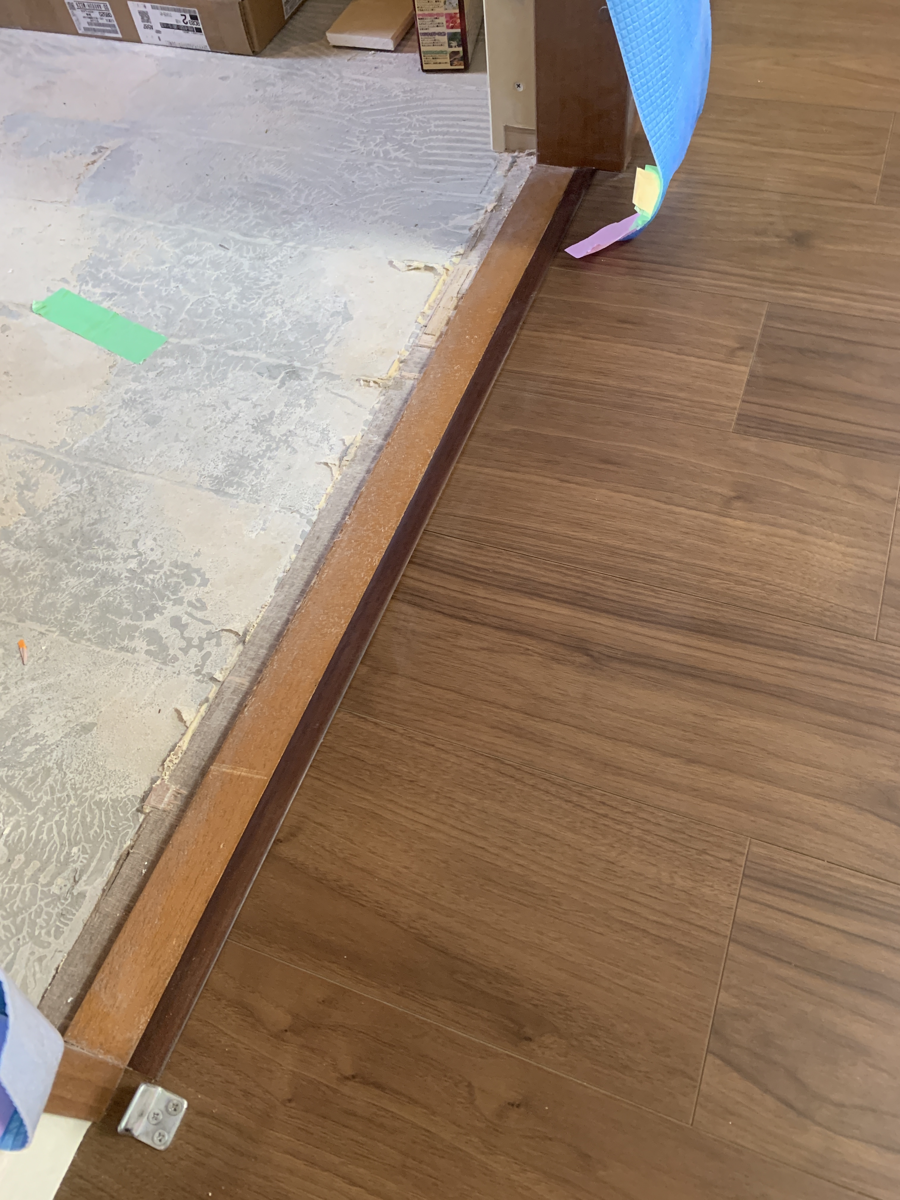 新洋室入口段差見切り施工後1