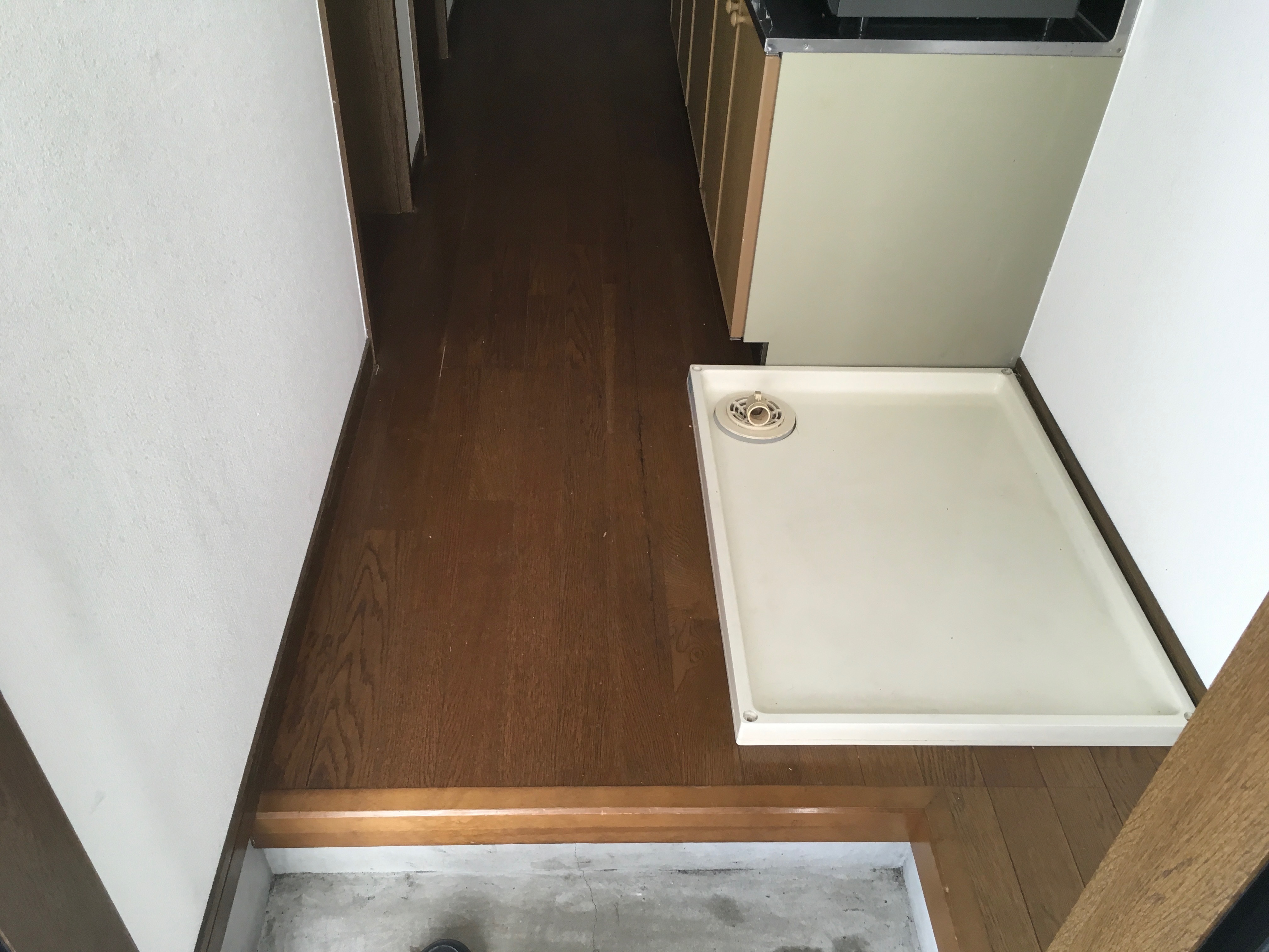 玄関廊下施工前1