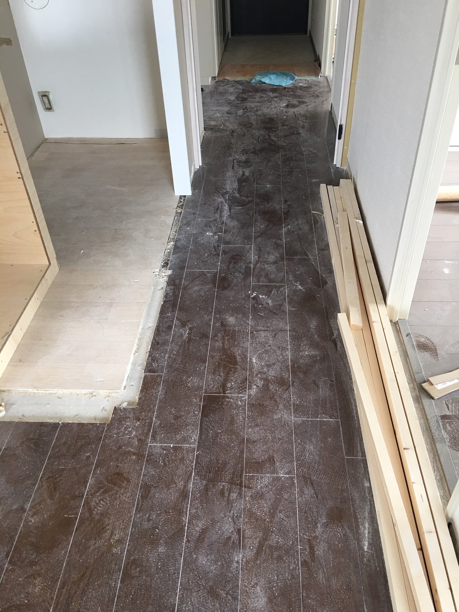 玄関廊下施工前1