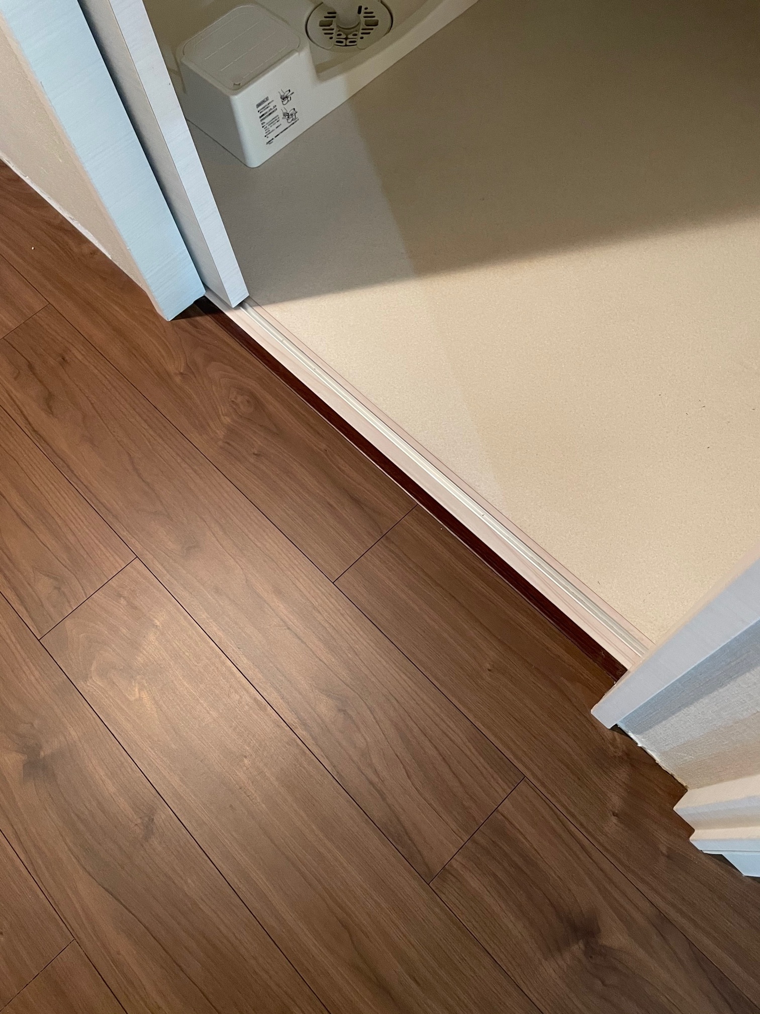 洗面入り口施工後1