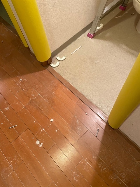 WC入り口施工前1