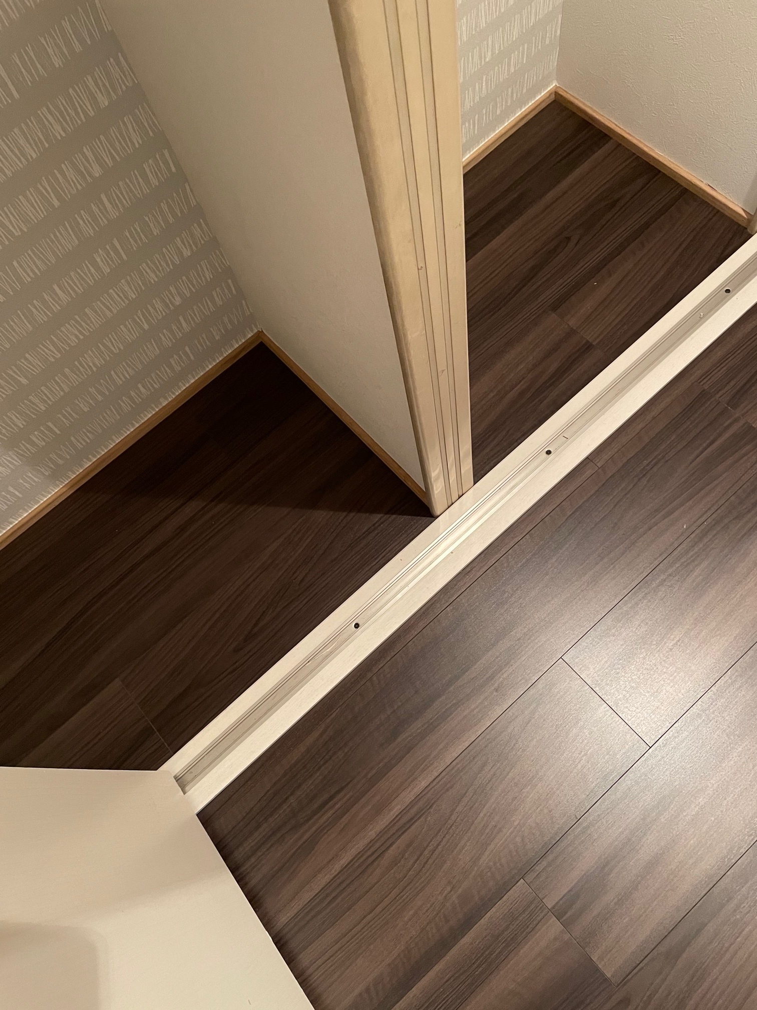 廊下収納施工後1