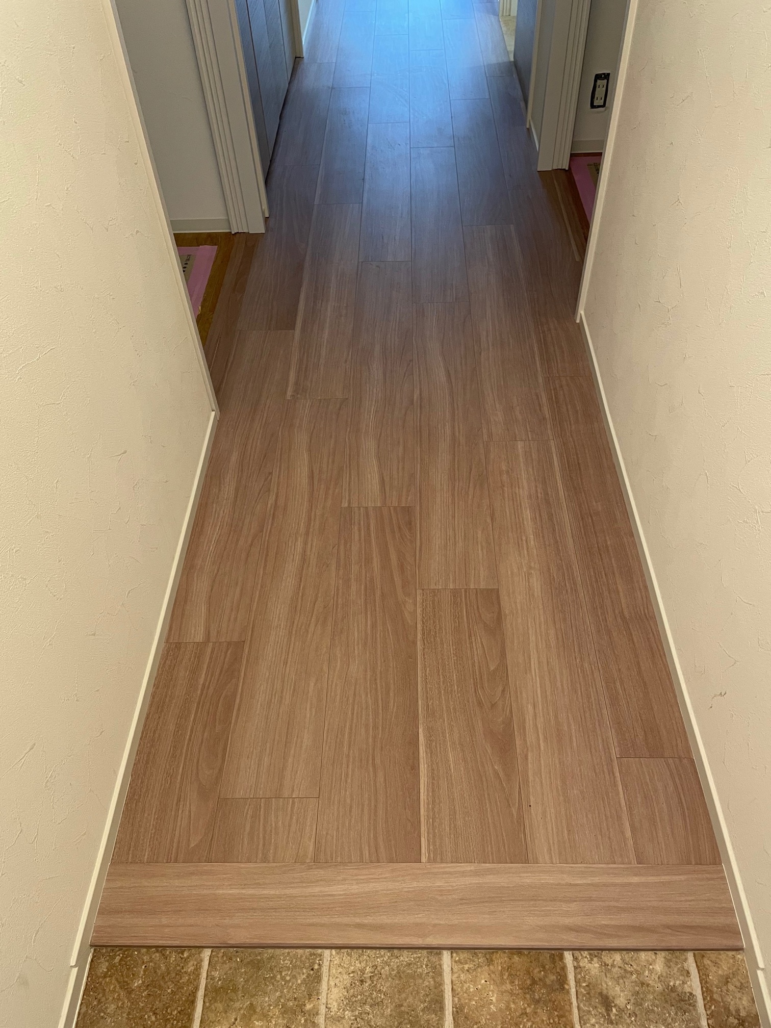 玄関廊下施工後1