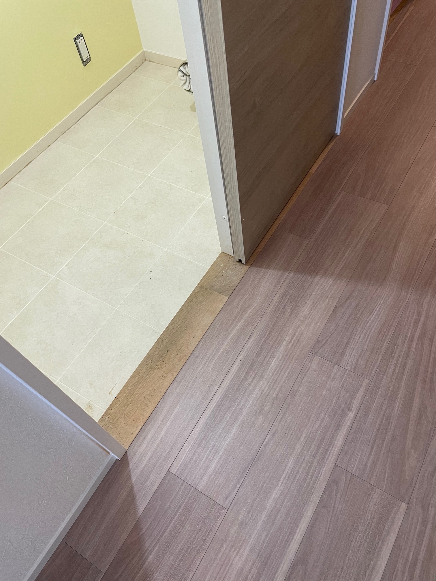 WC入口前施工後1