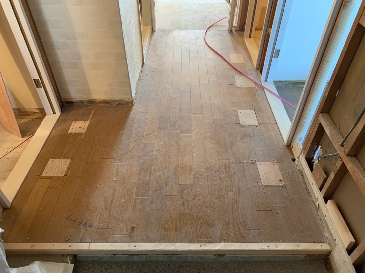 玄関廊下施工前1